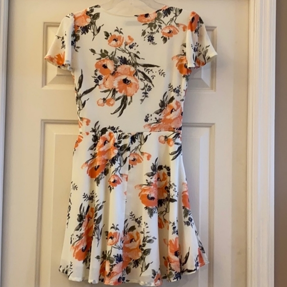 NWOT Abercrombie & Fitch cute flutter sleeves dress - Picture 2 of 7